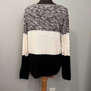 Karen Scott - Black & White Color Blocking Knitted Sweater